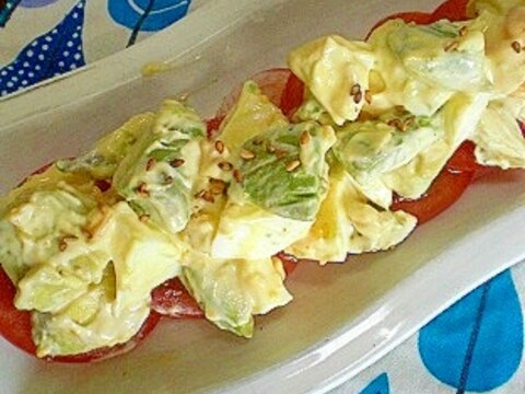 ❤　トマトの座布団に！アボカド＆ゆで卵のサラダ　❤
